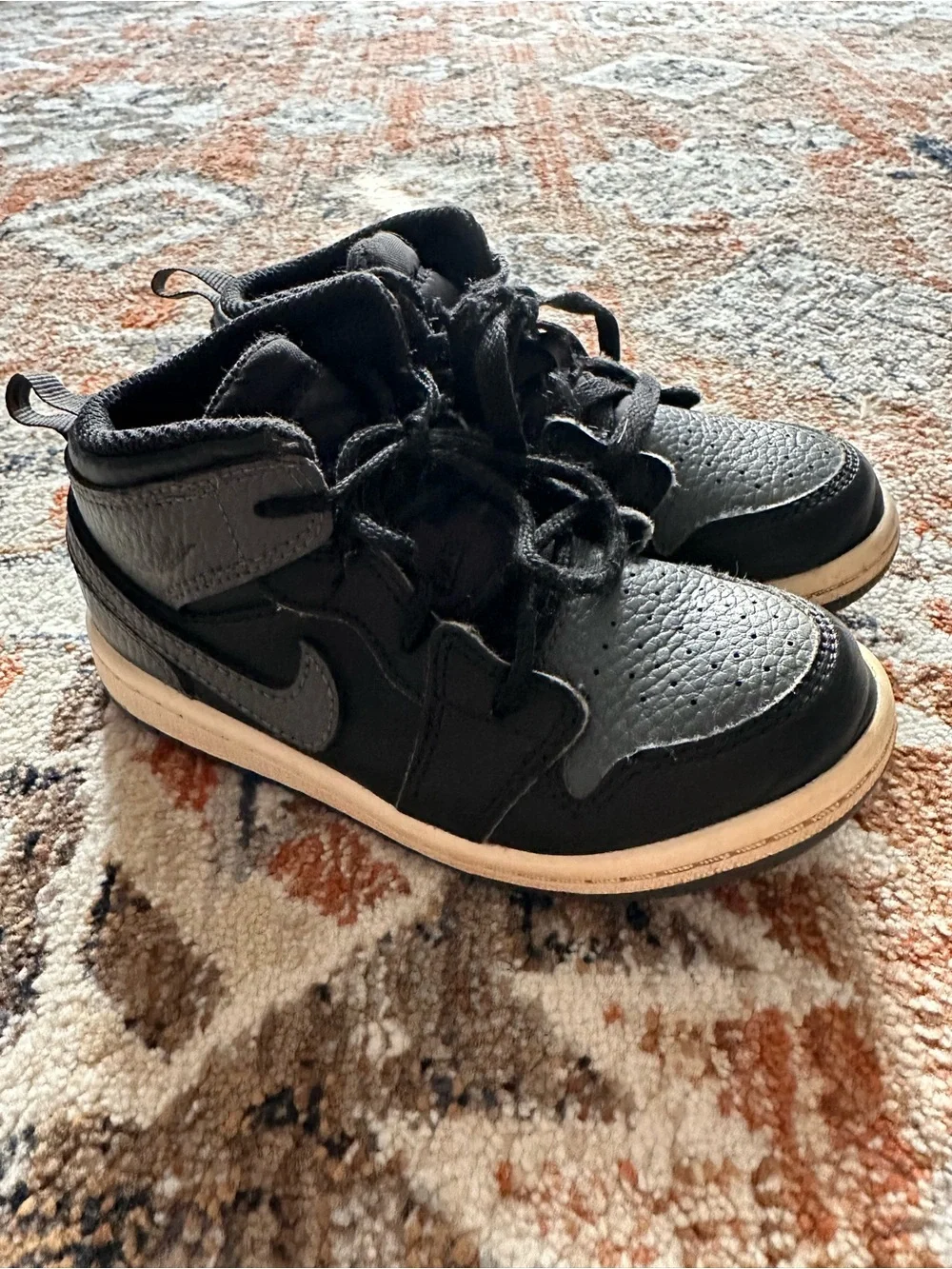 Nike Kids Black High-Top Sneakers. Size 9c